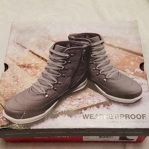 Weatherproof winter boots